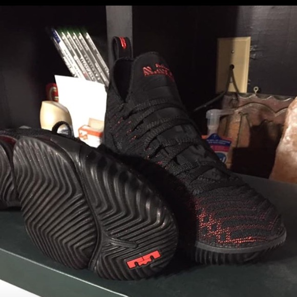 Nike Kenton’s xv1 - Picture 2 of 2